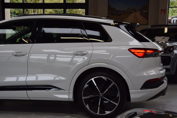 Audi Q4 e-tron 40 S edition 77 kWh Panoramadak|Navi|Head-UP|Sonos|21 Inch|RS-Seats|ACC|16500km!!!