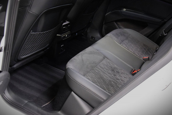 Audi Q4 e-tron 40 S edition 77 kWh Panoramadak|Navi|Head-UP|Sonos|21 Inch|RS-Seats|ACC|16500km!!!