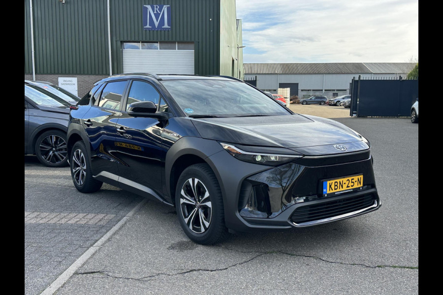 Toyota Bz4x Dynamic 71 kWh VAN: 35.900,- VOOR: 32.877,- UW LENTEVOORDEEL: 3.023,-| LEKKER COMPLEET EN RIJKLAAR GEPRIJSD incl. 10 jr. TOYOTA GARANTIE