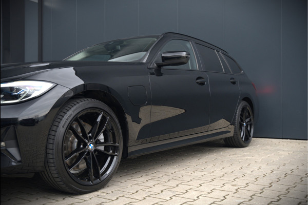 BMW 3 Serie Touring 320e xDrive Business Edition Plus Sport | Laser Led | Vol Leer | Stuurverwarming | Stoelverwarming | Keyless | Head-Up Display | Apple Carplay | Navigatie |