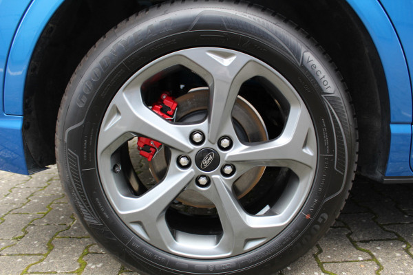 Ford Kuga 2.5-243pk PHEV ST-Line X. 2100kg trekgewicht ! Nieuw Model ! Van €. 54.937,- voor €. 42.750,- ! Trekgewicht van 2.100kg ! Elektr. verstelb. AGR stoelen voor, Stoel-, stuur-, voorraam- en achterbank verwarming, Elektr. panorama/schuif-kanteldak , Trekhaak wegklapbaar,