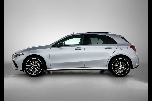 Mercedes-Benz A-Klasse 250 e Business Solution AMG | AMG Line Plus pakket | Trekhaak | 360° camera | Head-up display | Panoramaschuifdak | MULTIBEAM LED | Smartphone-integratie | 19 inch AMG velgen |