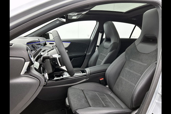 Mercedes-Benz A-Klasse 250 e Business Solution AMG | AMG Line Plus pakket | Trekhaak | 360° camera | Head-up display | Panoramaschuifdak | MULTIBEAM LED | Smartphone-integratie | 19 inch AMG velgen |