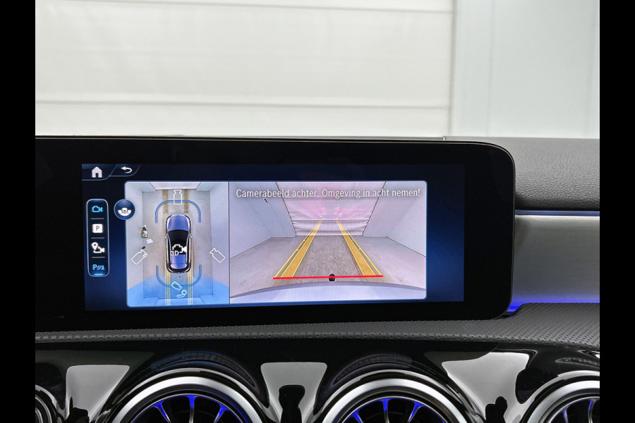 Mercedes-Benz A-Klasse 250 e Business Solution AMG | AMG Line Plus pakket | Trekhaak | 360° camera | Head-up display | Panoramaschuifdak | MULTIBEAM LED | Smartphone-integratie | 19 inch AMG velgen |