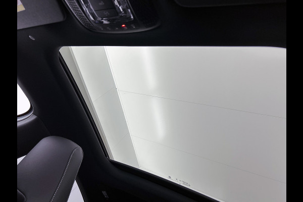 Mercedes-Benz A-Klasse 250 e Business Solution AMG | AMG Line Plus pakket | Trekhaak | 360° camera | Head-up display | Panoramaschuifdak | MULTIBEAM LED | Smartphone-integratie | 19 inch AMG velgen |