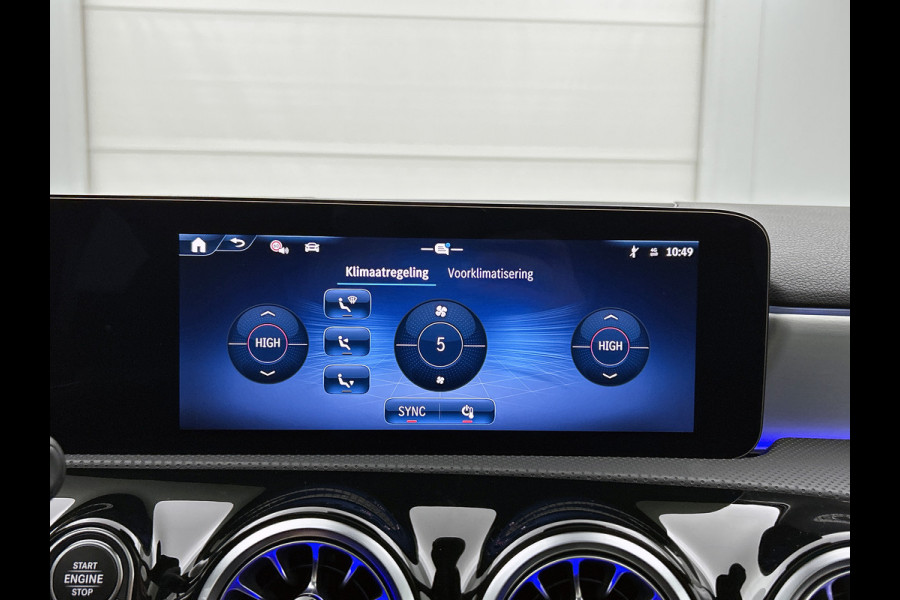 Mercedes-Benz A-Klasse 250 e Business Solution AMG | AMG Line Plus pakket | Trekhaak | 360° camera | Head-up display | Panoramaschuifdak | MULTIBEAM LED | Smartphone-integratie | 19 inch AMG velgen |