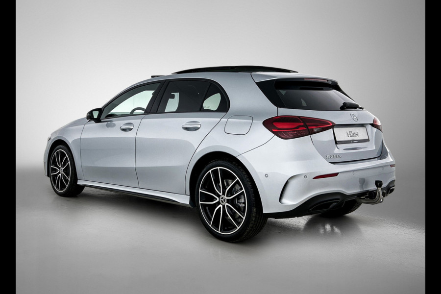 Mercedes-Benz A-Klasse 250 e Business Solution AMG | AMG Line Plus pakket | Trekhaak | 360° camera | Head-up display | Panoramaschuifdak | MULTIBEAM LED | Smartphone-integratie | 19 inch AMG velgen |
