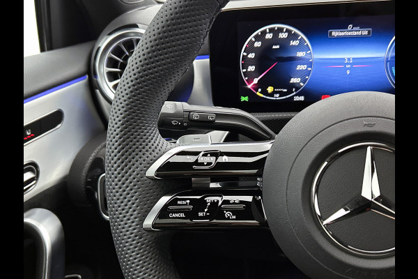 Mercedes-Benz A-Klasse 250 e Business Solution AMG | AMG Line Plus pakket | Trekhaak | 360° camera | Head-up display | Panoramaschuifdak | MULTIBEAM LED | Smartphone-integratie | 19 inch AMG velgen |