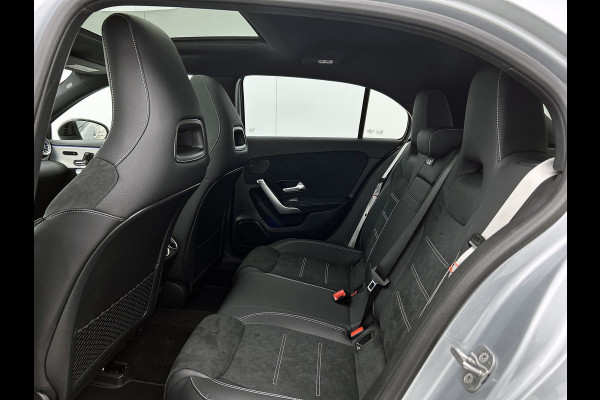 Mercedes-Benz A-Klasse 250 e Business Solution AMG | AMG Line Plus pakket | Trekhaak | 360° camera | Head-up display | Panoramaschuifdak | MULTIBEAM LED | Smartphone-integratie | 19 inch AMG velgen |