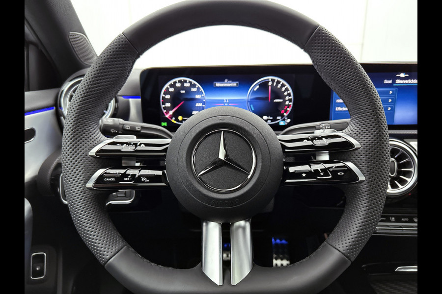 Mercedes-Benz A-Klasse 250 e Business Solution AMG | AMG Line Plus pakket | Trekhaak | 360° camera | Head-up display | Panoramaschuifdak | MULTIBEAM LED | Smartphone-integratie | 19 inch AMG velgen |