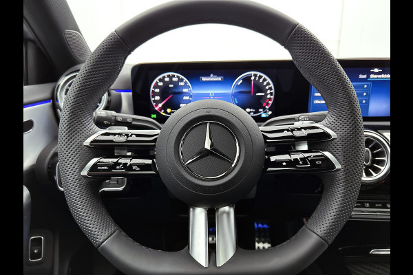 Mercedes-Benz A-Klasse 250 e Business Solution AMG | AMG Line Plus pakket | Trekhaak | 360° camera | Head-up display | Panoramaschuifdak | MULTIBEAM LED | Smartphone-integratie | 19 inch AMG velgen |