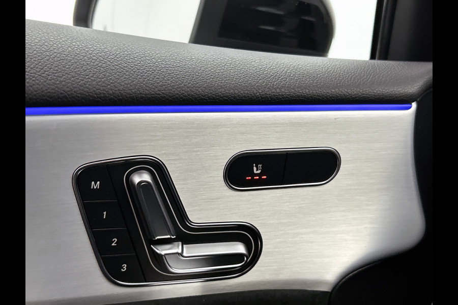 Mercedes-Benz A-Klasse 250 e Business Solution AMG | AMG Line Plus pakket | Trekhaak | 360° camera | Head-up display | Panoramaschuifdak | MULTIBEAM LED | Smartphone-integratie | 19 inch AMG velgen |
