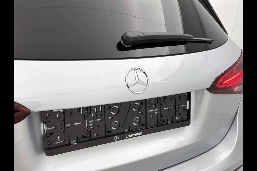 Mercedes-Benz A-Klasse 250 e Business Solution AMG | AMG Line Plus pakket | Trekhaak | 360° camera | Head-up display | Panoramaschuifdak | MULTIBEAM LED | Smartphone-integratie | 19 inch AMG velgen |
