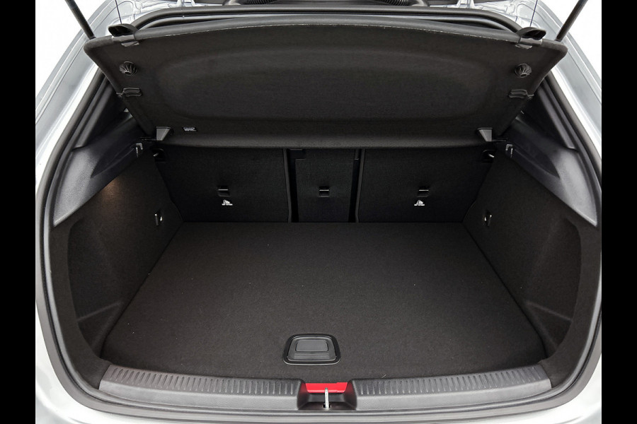 Mercedes-Benz A-Klasse 250 e Business Solution AMG | AMG Line Plus pakket | Trekhaak | 360° camera | Head-up display | Panoramaschuifdak | MULTIBEAM LED | Smartphone-integratie | 19 inch AMG velgen |