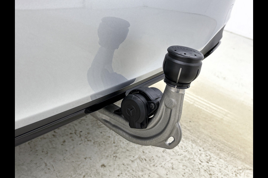 Mercedes-Benz A-Klasse 250 e Business Solution AMG | AMG Line Plus pakket | Trekhaak | 360° camera | Head-up display | Panoramaschuifdak | MULTIBEAM LED | Smartphone-integratie | 19 inch AMG velgen |