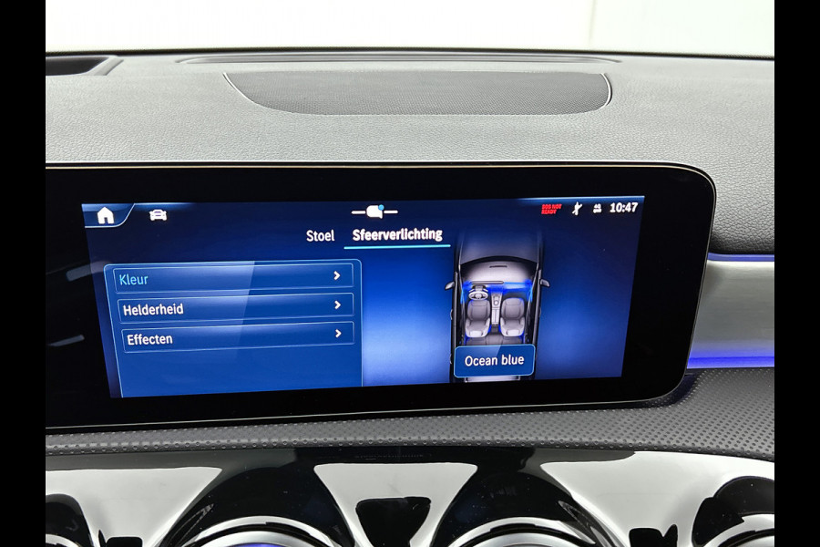 Mercedes-Benz A-Klasse 250 e Business Solution AMG | AMG Line Plus pakket | Trekhaak | 360° camera | Head-up display | Panoramaschuifdak | MULTIBEAM LED | Smartphone-integratie | 19 inch AMG velgen |