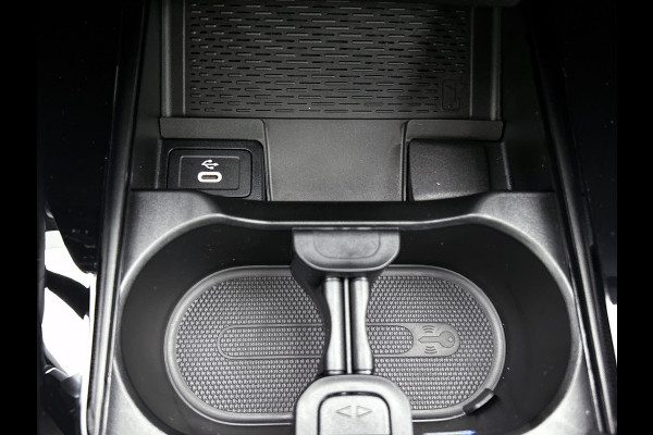Mercedes-Benz A-Klasse 250 e Business Solution AMG | AMG Line Plus pakket | Trekhaak | 360° camera | Head-up display | Panoramaschuifdak | MULTIBEAM LED | Smartphone-integratie | 19 inch AMG velgen |