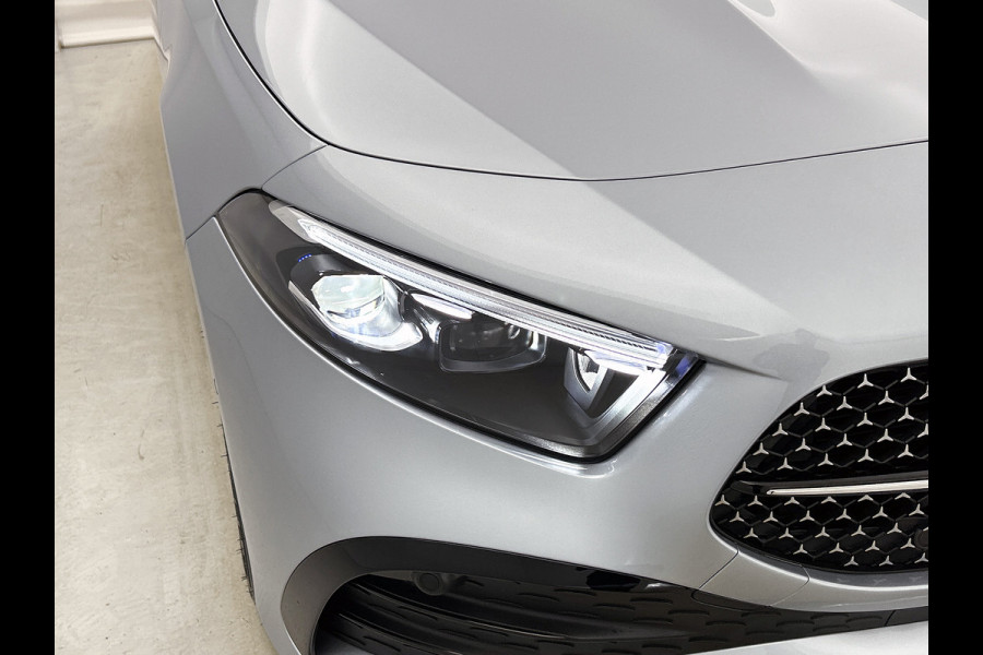 Mercedes-Benz A-Klasse 250 e Business Solution AMG | AMG Line Plus pakket | Trekhaak | 360° camera | Head-up display | Panoramaschuifdak | MULTIBEAM LED | Smartphone-integratie | 19 inch AMG velgen |