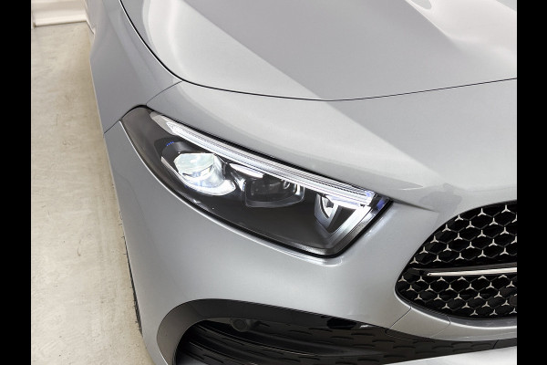 Mercedes-Benz A-Klasse 250 e Business Solution AMG | AMG Line Plus pakket | Trekhaak | 360° camera | Head-up display | Panoramaschuifdak | MULTIBEAM LED | Smartphone-integratie | 19 inch AMG velgen |