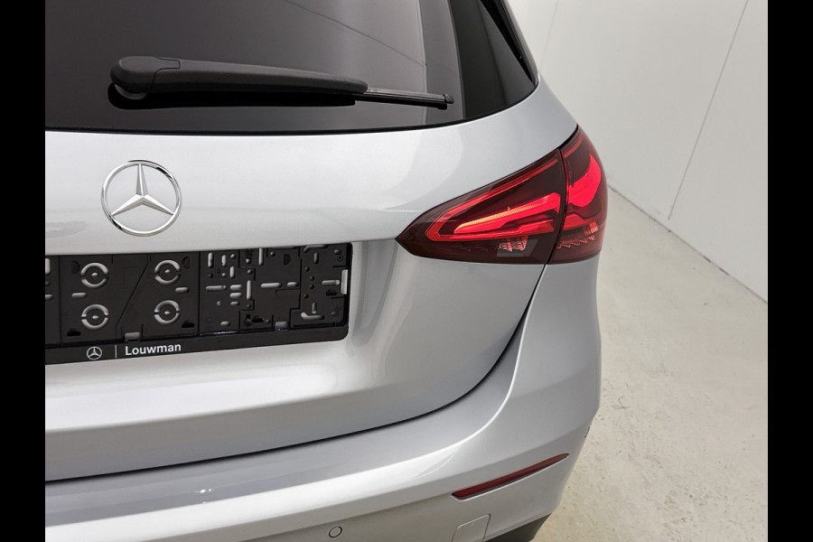 Mercedes-Benz A-Klasse 250 e Business Solution AMG | AMG Line Plus pakket | Trekhaak | 360° camera | Head-up display | Panoramaschuifdak | MULTIBEAM LED | Smartphone-integratie | 19 inch AMG velgen |