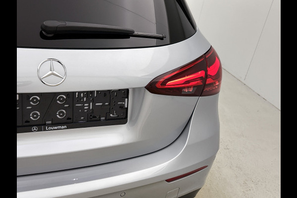 Mercedes-Benz A-Klasse 250 e Business Solution AMG | AMG Line Plus pakket | Trekhaak | 360° camera | Head-up display | Panoramaschuifdak | MULTIBEAM LED | Smartphone-integratie | 19 inch AMG velgen |