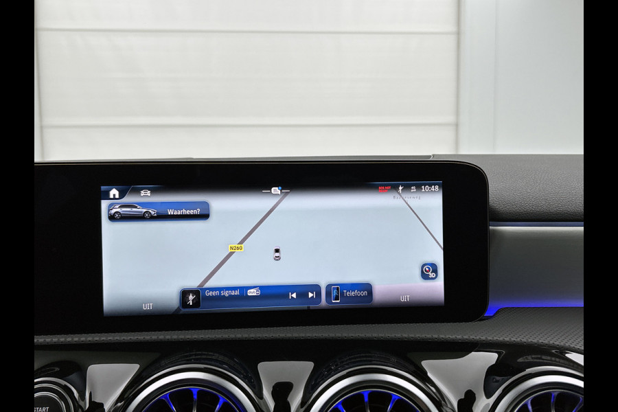 Mercedes-Benz A-Klasse 250 e Business Solution AMG | AMG Line Plus pakket | Trekhaak | 360° camera | Head-up display | Panoramaschuifdak | MULTIBEAM LED | Smartphone-integratie | 19 inch AMG velgen |
