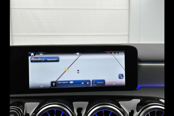 Mercedes-Benz A-Klasse 250 e Business Solution AMG | AMG Line Plus pakket | Trekhaak | 360° camera | Head-up display | Panoramaschuifdak | MULTIBEAM LED | Smartphone-integratie | 19 inch AMG velgen |