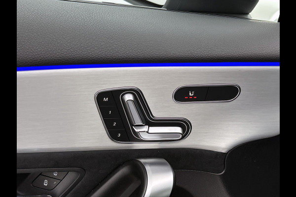 Mercedes-Benz A-Klasse 250 e Business Solution AMG | AMG Line Plus pakket | Trekhaak | 360° camera | Head-up display | Panoramaschuifdak | MULTIBEAM LED | Smartphone-integratie | 19 inch AMG velgen |