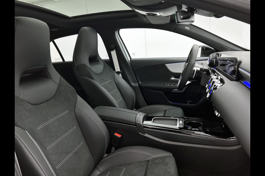 Mercedes-Benz A-Klasse 250 e Business Solution AMG | AMG Line Plus pakket | Trekhaak | 360° camera | Head-up display | Panoramaschuifdak | MULTIBEAM LED | Smartphone-integratie | 19 inch AMG velgen |