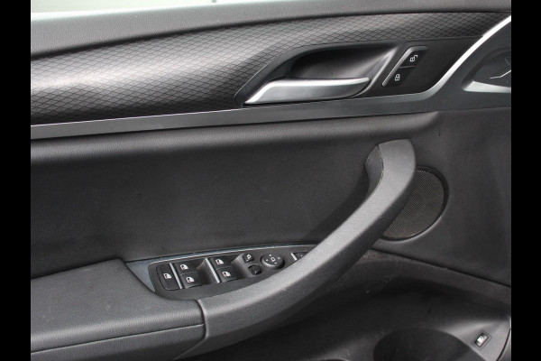 BMW X3 xDrive30e 292pk M-Sport Executive PHEV | Camera | Electrische achterklep | Navigatie | Apple Carplay/Android Auto | Dab | Parkeer sensoren