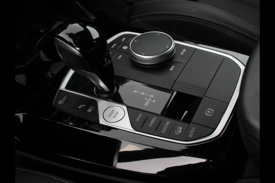 BMW X3 xDrive30e 292pk M-Sport Executive PHEV | Camera | Electrische achterklep | Navigatie | Apple Carplay/Android Auto | Dab | Parkeer sensoren