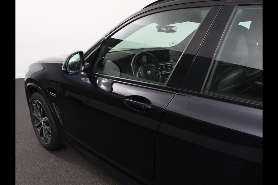 BMW X3 xDrive30e 292pk M-Sport Executive PHEV | Camera | Electrische achterklep | Navigatie | Apple Carplay/Android Auto | Dab | Parkeer sensoren
