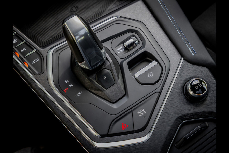 Lynk & Co 01 1.5 Plug-In Hybrid 262pk BLACKED OUT | Zwarte hemel | 360 Camera