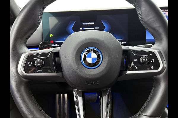 BMW i5 EDrive40 84 kWh M-sport(NL-auto, Harman/Kardon, SfeerV, Stoel V+ K, 360 Camera, Lane Assit, Active Cruise, Etc)