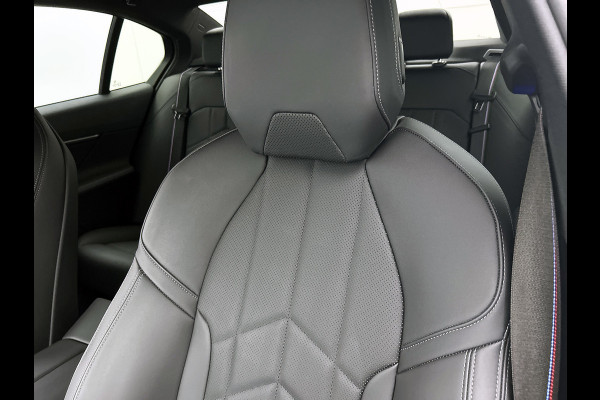 BMW i5 EDrive40 84 kWh M-sport(NL-auto, Harman/Kardon, SfeerV, Stoel V+ K, 360 Camera, Lane Assit, Active Cruise, Etc)