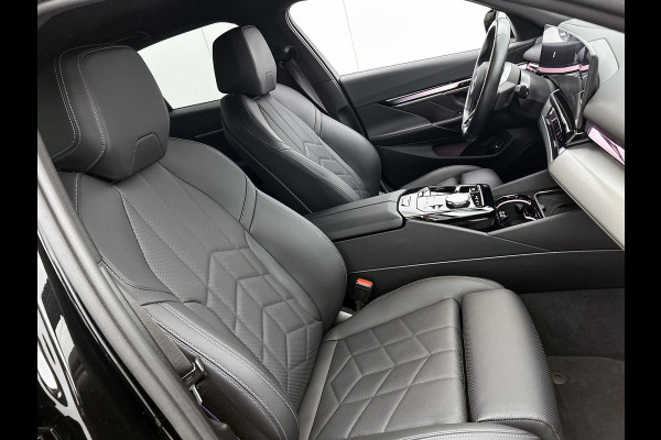 BMW i5 EDrive40 84 kWh M-sport(NL-auto, Harman/Kardon, SfeerV, Stoel V+ K, 360 Camera, Lane Assit, Active Cruise, Etc)