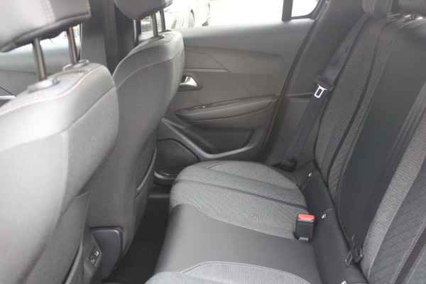 Peugeot 208 1.2 100PK ALLURE | CAMERA VOOR + ACHTER | PARKEERSENSOREN VOOR + ACHTER | DRAADLOZE APPLE CARPLAY/ANDROID AUTO | NAVIGATIE | DODEHOEK DETECTIE | CRUISE CONTROL | DAB+ RADIO | CLIMATE CONTROL | LED KOPLAMPEN |