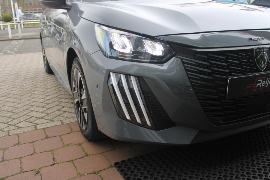 Peugeot 208 1.2 100PK ALLURE | CAMERA VOOR + ACHTER | PARKEERSENSOREN VOOR + ACHTER | DRAADLOZE APPLE CARPLAY/ANDROID AUTO | NAVIGATIE | DODEHOEK DETECTIE | CRUISE CONTROL | DAB+ RADIO | CLIMATE CONTROL | LED KOPLAMPEN |