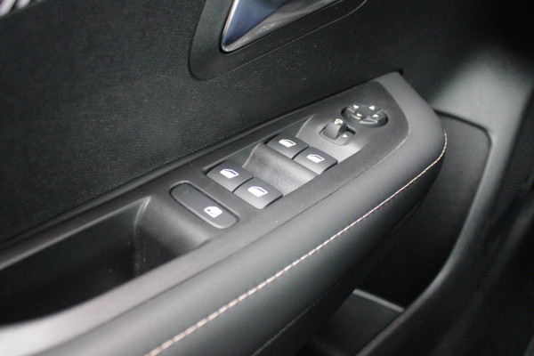 Peugeot 208 1.2 100PK ALLURE | CAMERA VOOR + ACHTER | PARKEERSENSOREN VOOR + ACHTER | DRAADLOZE APPLE CARPLAY/ANDROID AUTO | NAVIGATIE | DODEHOEK DETECTIE | CRUISE CONTROL | DAB+ RADIO | CLIMATE CONTROL | LED KOPLAMPEN |