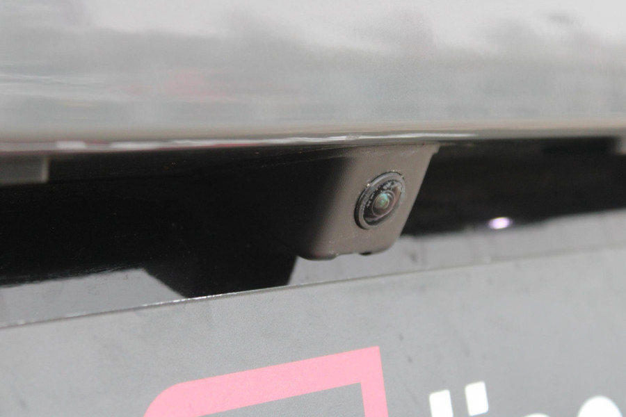 Peugeot 208 1.2 100PK ALLURE | CAMERA VOOR + ACHTER | PARKEERSENSOREN VOOR + ACHTER | DRAADLOZE APPLE CARPLAY/ANDROID AUTO | NAVIGATIE | DODEHOEK DETECTIE | CRUISE CONTROL | DAB+ RADIO | CLIMATE CONTROL | LED KOPLAMPEN |