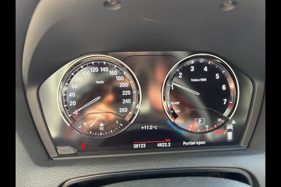 BMW 1-serie 118i Sport Line Edition | Stoelverwarming | Cruise Control | Parkeersensoren | Navigatie | Groot Scherm | Digitale Tellers | Automaat | Keyless | Trekhaak | LED