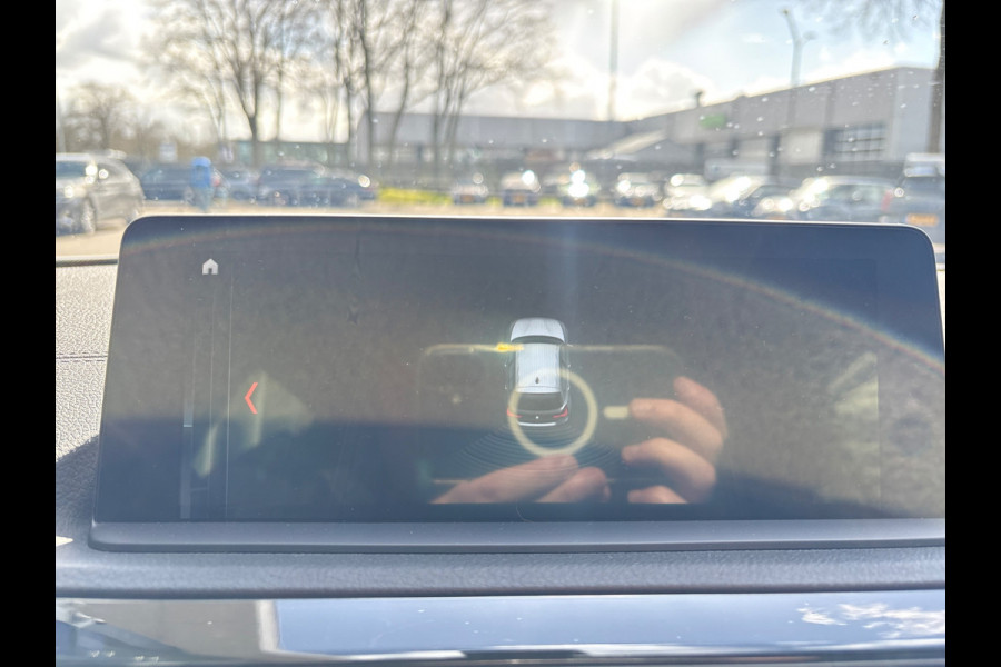 BMW 1-serie 118i Sport Line Edition | Stoelverwarming | Cruise Control | Parkeersensoren | Navigatie | Groot Scherm | Digitale Tellers | Automaat | Keyless | Trekhaak | LED