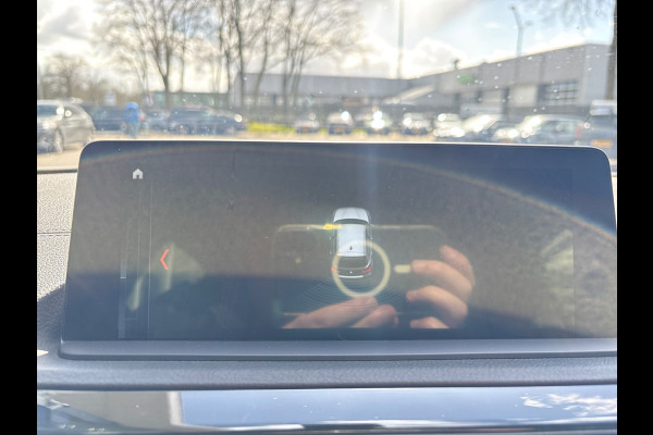 BMW 1-serie 118i Sport Line Edition | Stoelverwarming | Cruise Control | Parkeersensoren | Navigatie | Groot Scherm | Digitale Tellers | Automaat | Keyless | Trekhaak | LED