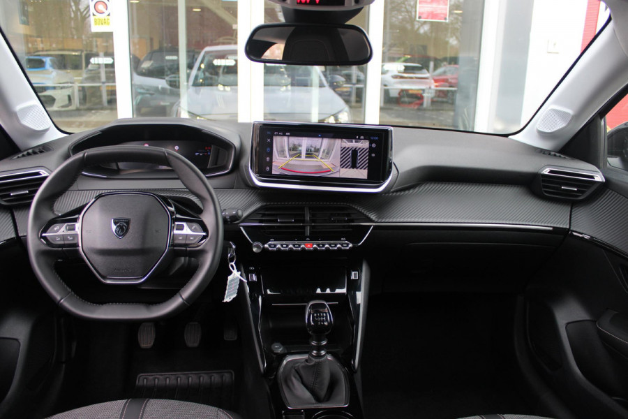 Peugeot 208 1.2 100PK ALLURE | CAMERA VOOR + ACHTER | PARKEERSENSOREN VOOR + ACHTER | DRAADLOZE APPLE CARPLAY/ANDROID AUTO | NAVIGATIE | DODEHOEK DETECTIE | CRUISE CONTROL | DAB+ RADIO | CLIMATE CONTROL | LED KOPLAMPEN |