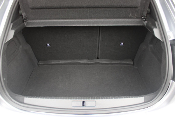 Peugeot 208 1.2 100PK ALLURE | CAMERA VOOR + ACHTER | PARKEERSENSOREN VOOR + ACHTER | DRAADLOZE APPLE CARPLAY/ANDROID AUTO | NAVIGATIE | DODEHOEK DETECTIE | CRUISE CONTROL | DAB+ RADIO | CLIMATE CONTROL | LED KOPLAMPEN |