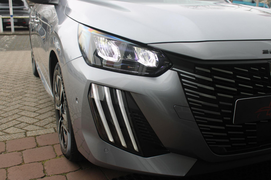 Peugeot 208 1.2 100PK ALLURE | CAMERA VOOR + ACHTER | PARKEERSENSOREN VOOR + ACHTER | DRAADLOZE APPLE CARPLAY/ANDROID AUTO | NAVIGATIE | DODEHOEK DETECTIE | CRUISE CONTROL | DAB+ RADIO | CLIMATE CONTROL | LED KOPLAMPEN |