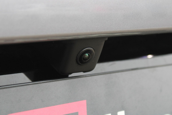 Peugeot 208 1.2 100PK ALLURE | CAMERA VOOR + ACHTER | PARKEERSENSOREN VOOR + ACHTER | DRAADLOZE APPLE CARPLAY/ANDROID AUTO | NAVIGATIE | DODEHOEK DETECTIE | CRUISE CONTROL | DAB+ RADIO | CLIMATE CONTROL | LED KOPLAMPEN |