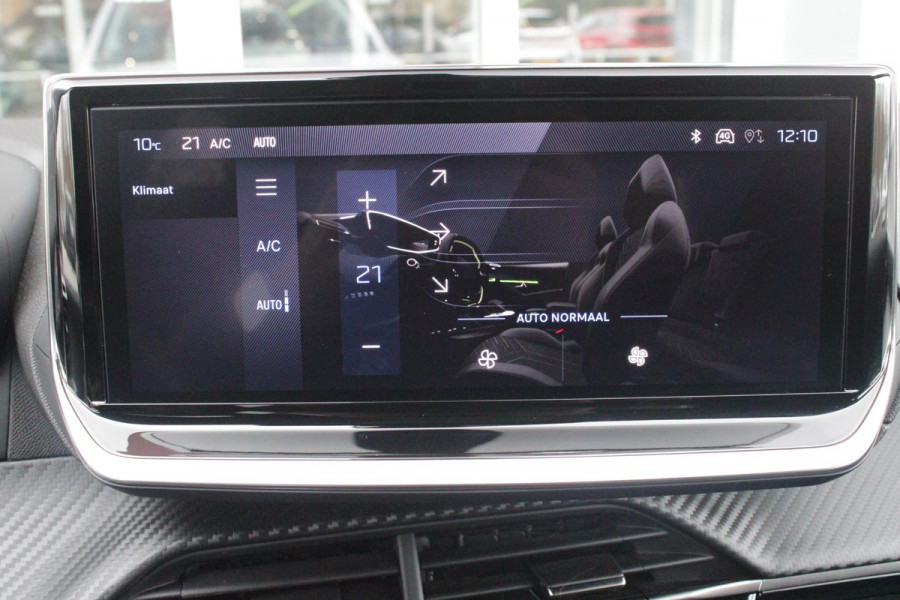 Peugeot 208 1.2 100PK ALLURE | CAMERA VOOR + ACHTER | PARKEERSENSOREN VOOR + ACHTER | DRAADLOZE APPLE CARPLAY/ANDROID AUTO | NAVIGATIE | DODEHOEK DETECTIE | CRUISE CONTROL | DAB+ RADIO | CLIMATE CONTROL | LED KOPLAMPEN |