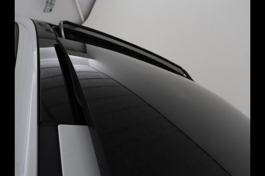 Renault Arkana 1.6 E-Tech Hybrid 145 R.S. Line | Panoramadak | Leder/Alcantara | Trekhaak | Stoelverwarming | Adaptive cruise | Camera | Carplay | Keyless | Park Assist | Full LED | Navigatie | Stuurverwarming