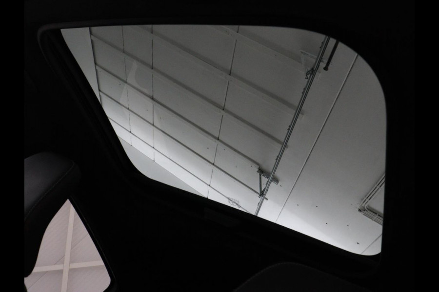 Renault Arkana 1.6 E-Tech Hybrid 145 R.S. Line | Panoramadak | Leder/Alcantara | Trekhaak | Stoelverwarming | Adaptive cruise | Camera | Carplay | Keyless | Park Assist | Full LED | Navigatie | Stuurverwarming